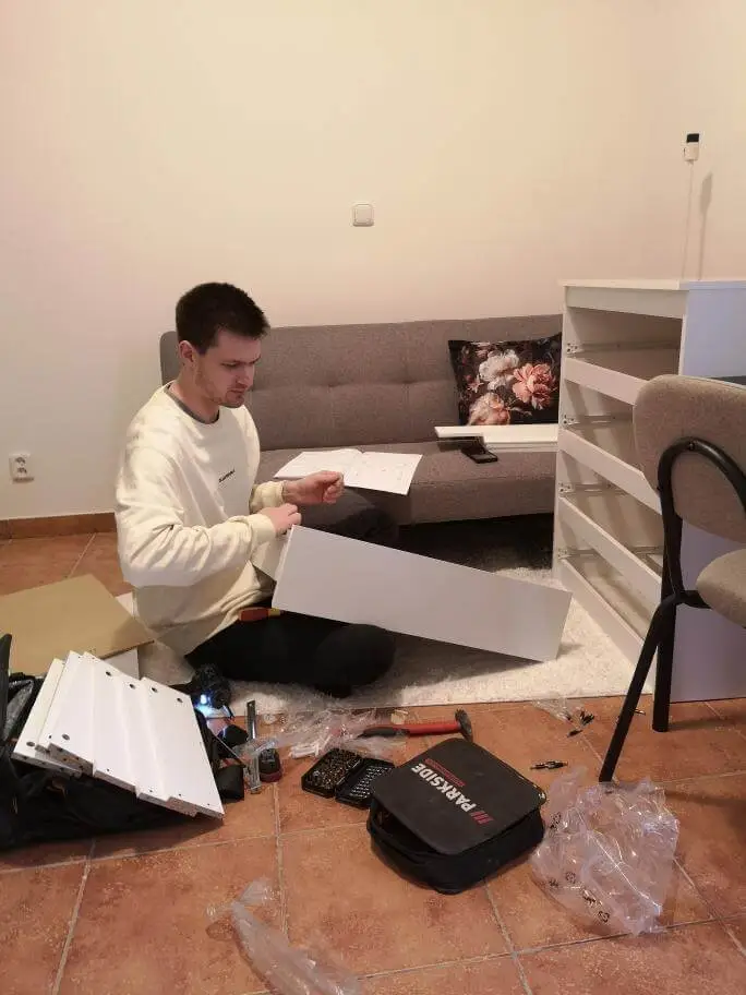 Sestavit nábytek, a je hotovo